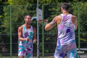 Slavljenje poena u utakmici odbojke na pijesku 